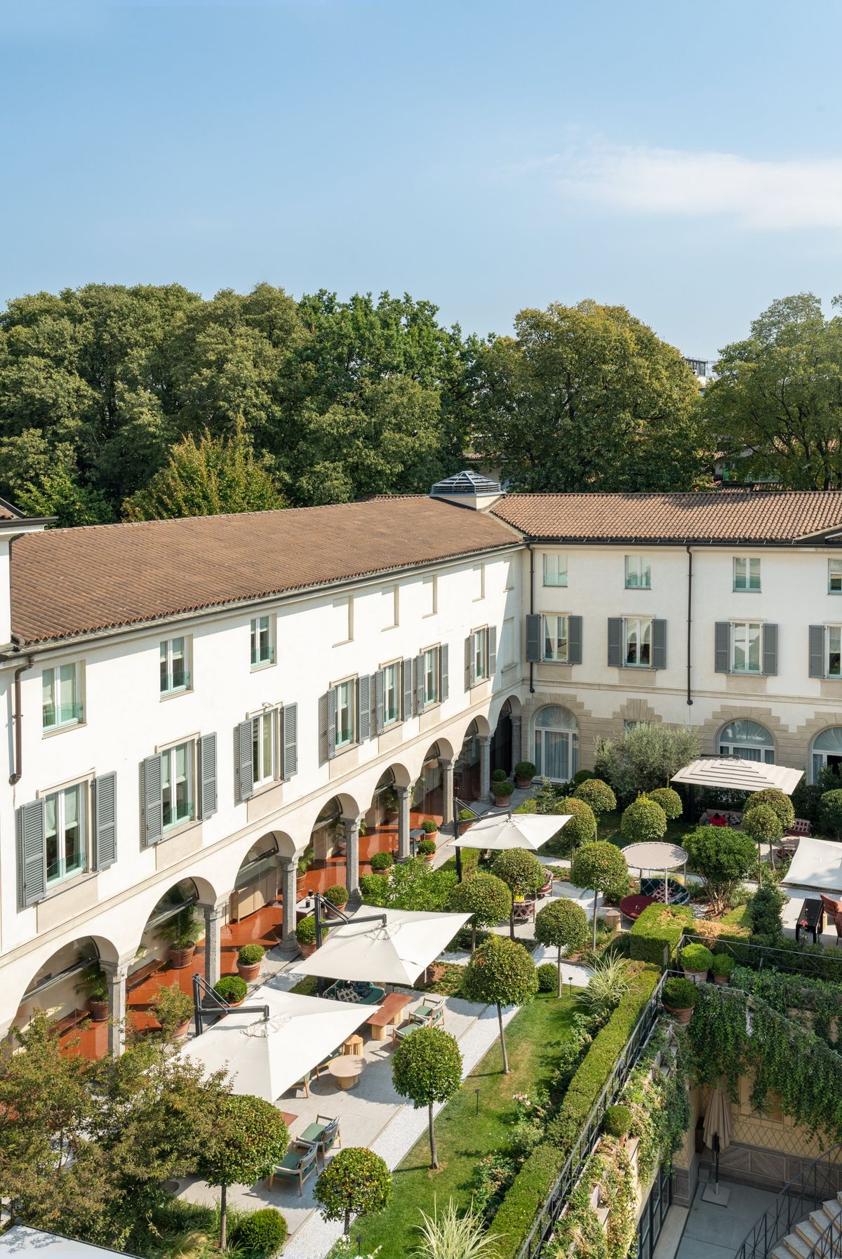 Four Seasons Hotel Milano- Deluxe Milan, Italy Hotels- GDS Reservation  Codes: Travel Weekly Asia, image size:1200x1794