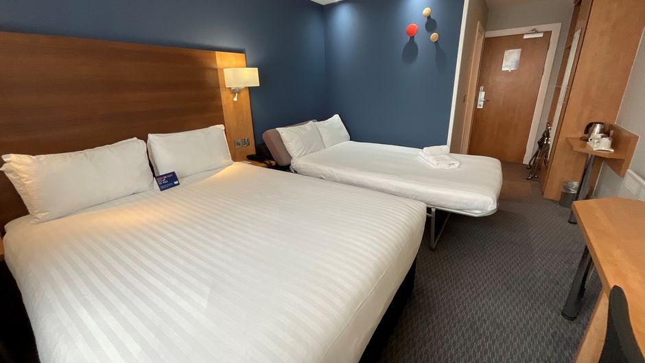 Holiday Inn Express Nuneaton Room