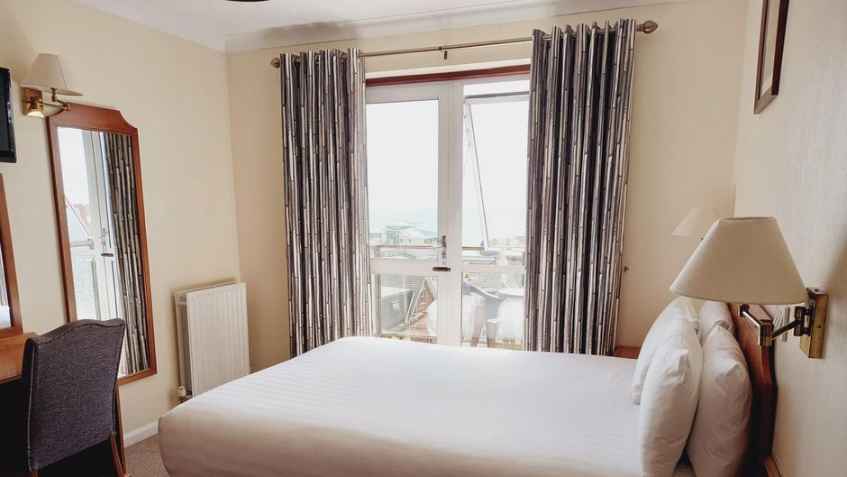 Riviera Hotel and Holiday Apartments Room