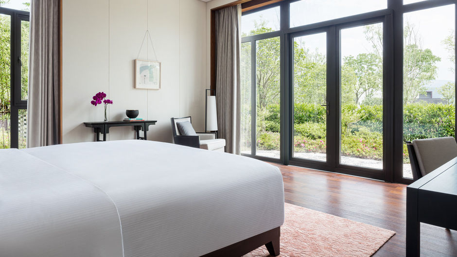 Cordis Dongqian Lake Ningbo Suite