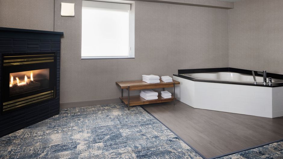 Four Points by Sheraton Edmonton South Pool