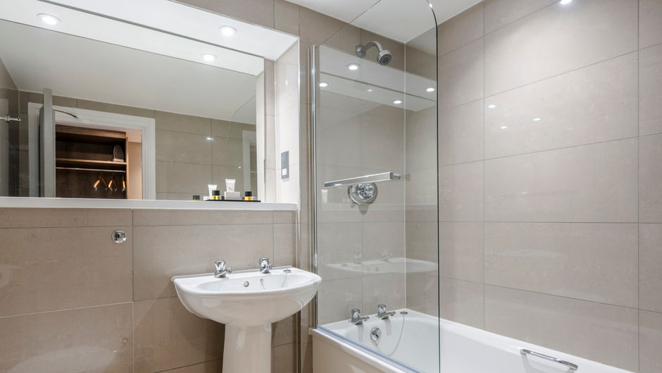 Hogs Back Hotel and Spa Room