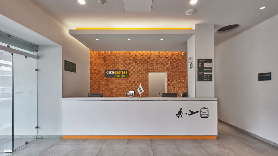 City Express Junior by Marriott Lobby