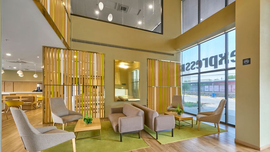 City Express Plus by Marriott Lobby