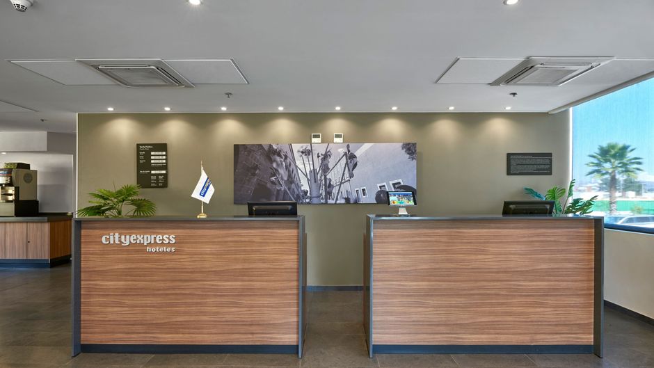 City Express by Marriott Queretaro Lobby
