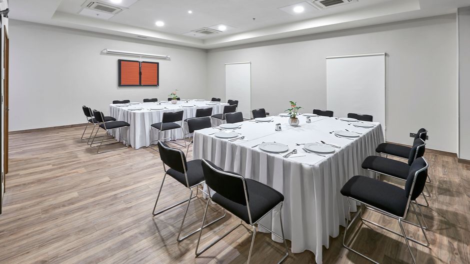 City Express Plus-Marriott Arpt Riviera Meeting