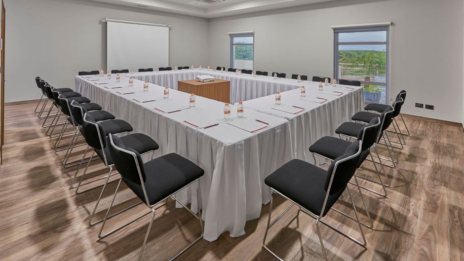City Express Plus-Marriott Arpt Riviera Meeting