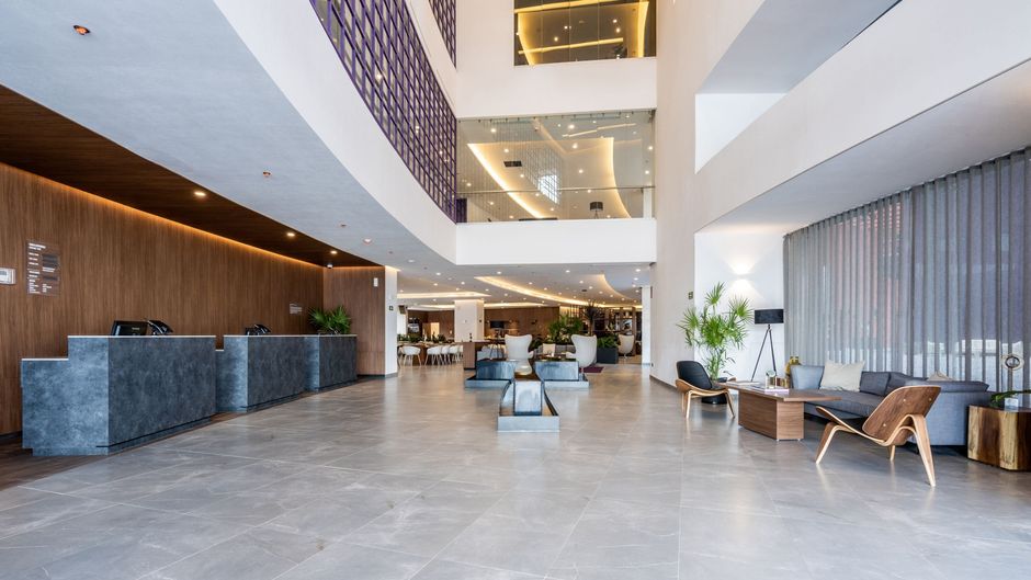 City Express Plus by Marriott Lobby