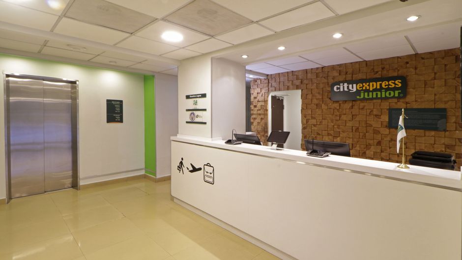 City Express Junior by Marriott Lobby