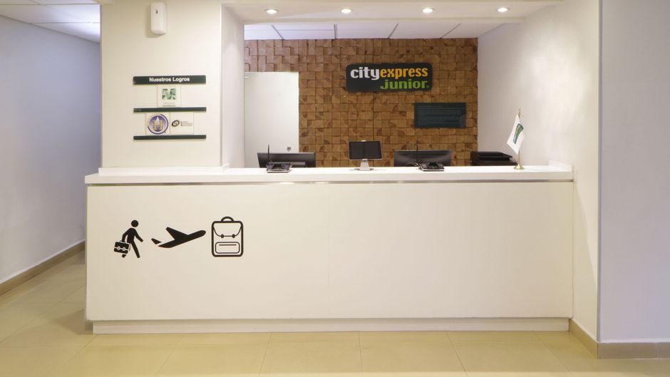 City Express Junior by Marriott Lobby