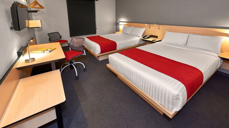 City Suites by Marriott Toluca Room