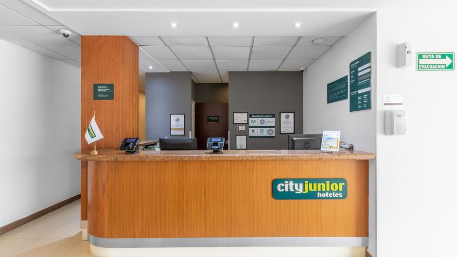 City Express Junior by Marriott Airport Lobby