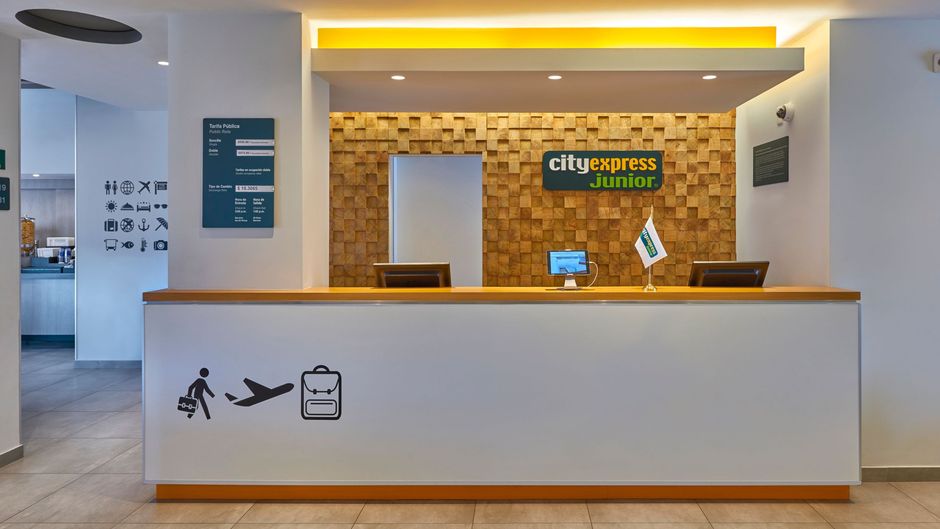 City Express Junior by Marriott Lobby