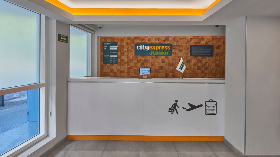 City Express Junior by Marriott Lobby