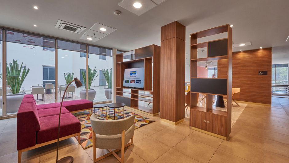 City Express Plus by Marriott Lobby