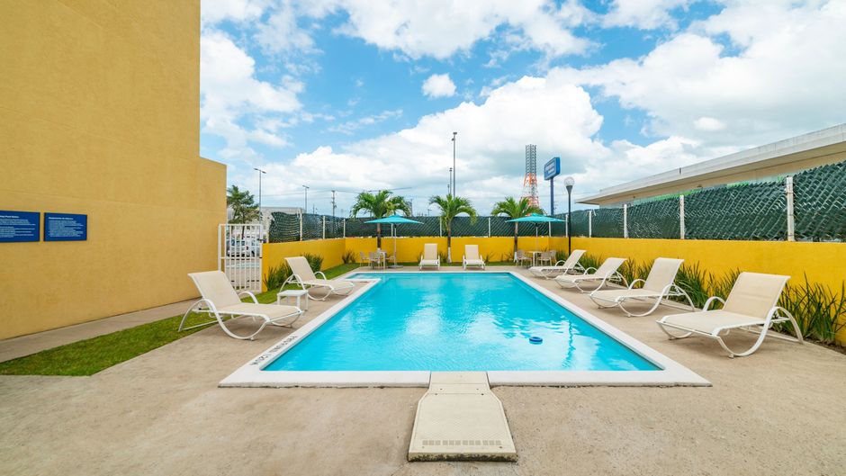 City Express by Marriott Paraiso Pool