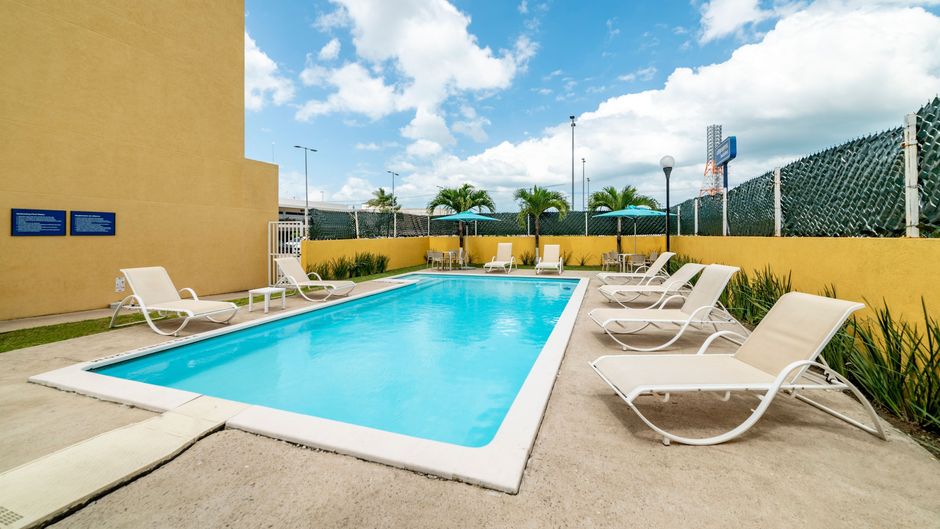 City Express by Marriott Paraiso Pool