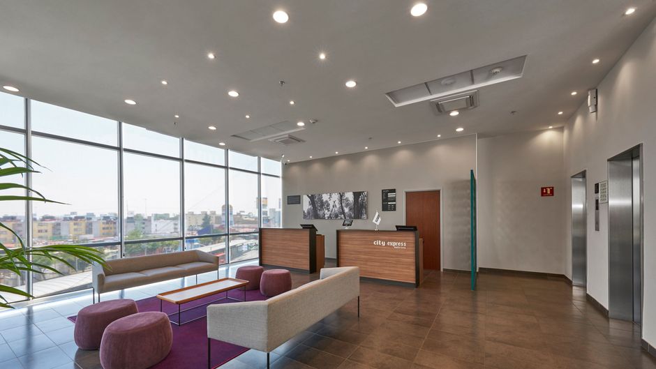 City Express by Marriott La Raza Lobby