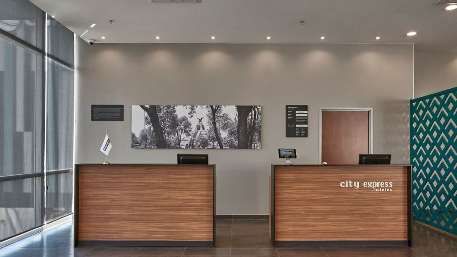 City Express by Marriott La Raza Lobby