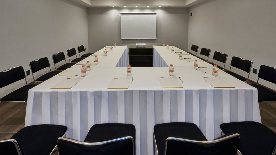 City Express by Marriott La Raza Meeting