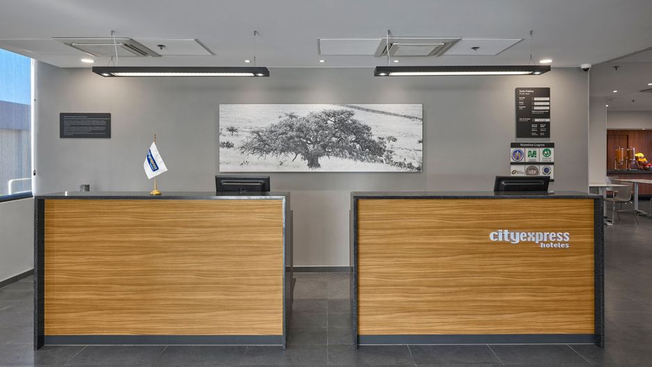 City Express by Marriott Lobby
