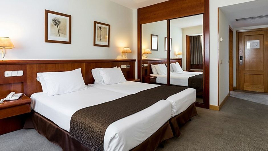 1881 Madrid Ventas Room