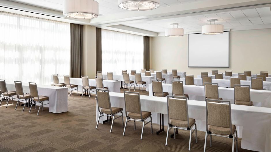 Four Points by Sheraton Kelowna Airport Meeting