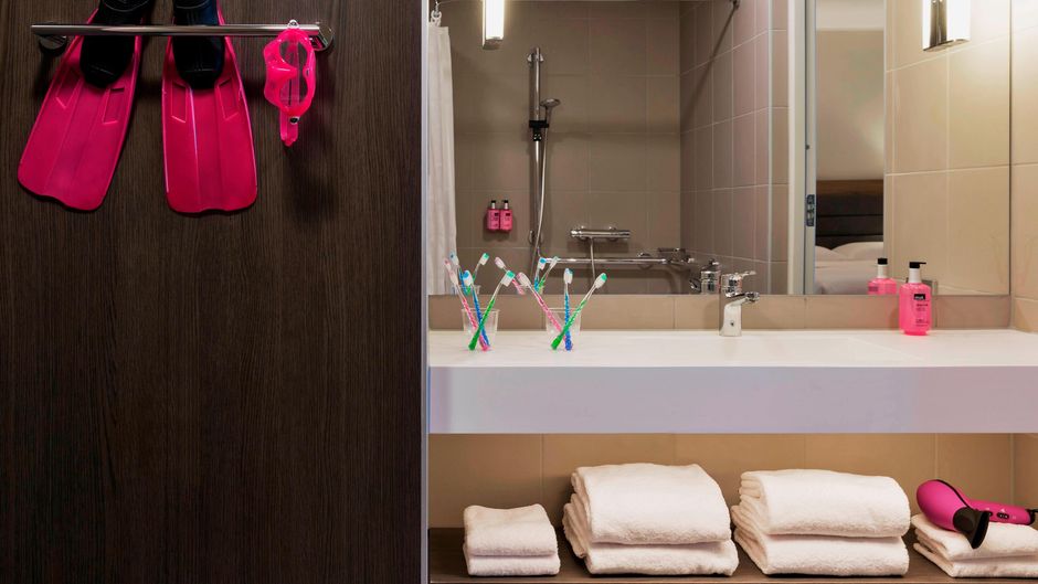 MOXY Vienna Airport Room