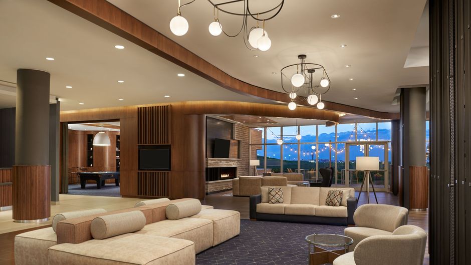 Courtyard by Marriott Calgary Airport Lobby