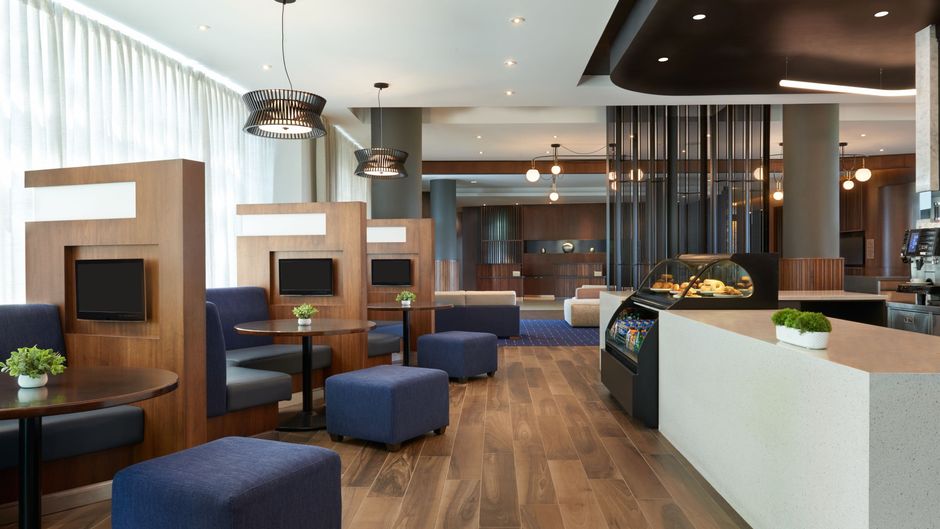 Courtyard by Marriott Calgary Airport Lobby