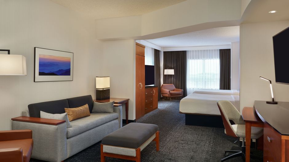 Courtyard by Marriott Calgary Airport Room