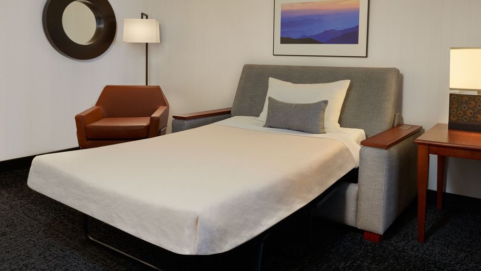 Courtyard by Marriott Calgary Airport Suite
