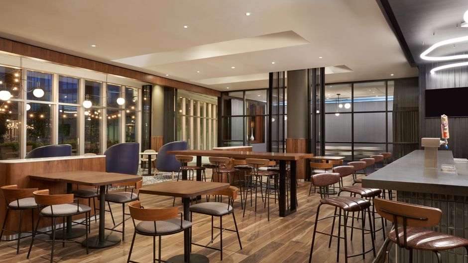 Courtyard by Marriott Calgary Airport Restaurant