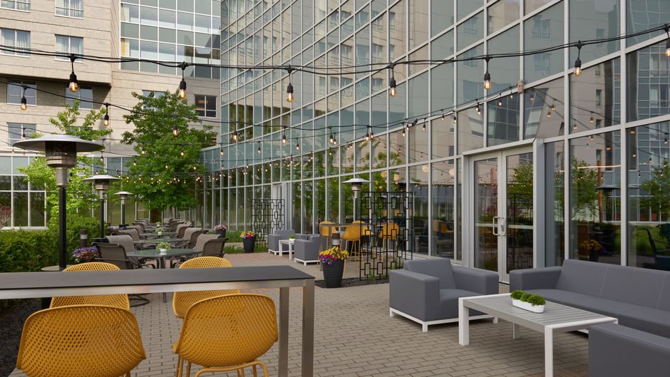 Courtyard by Marriott Calgary Airport Restaurant