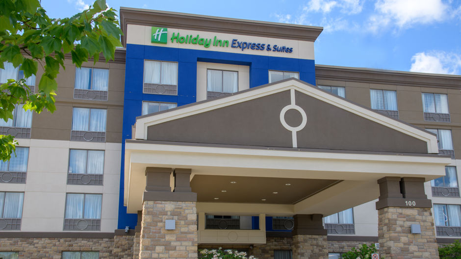 Holiday Inn Express Hotel & Suites Exterior