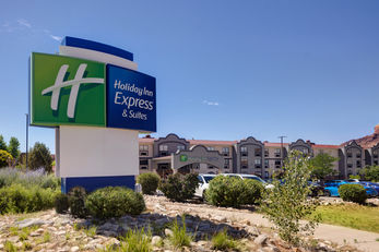 Holiday Inn Express Hotel & Suites