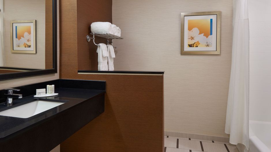 Fairfield Inn & Suites Barrie Room