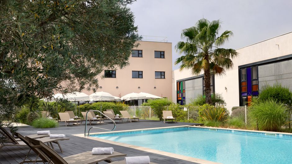 Holiday Inn Marseille Airport Pool
