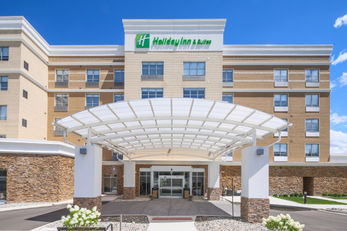 Holiday Inn & Suites Detroit-Troy