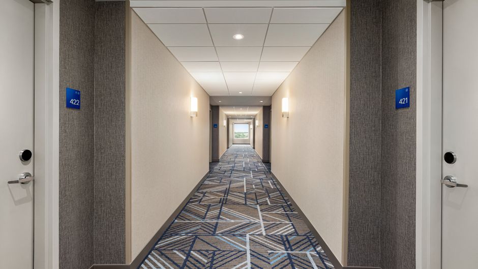 Holiday Inn Express Strathroy Lobby