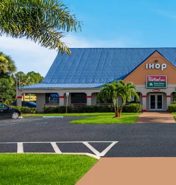 HomeTowne Studios Vero Beach - I-95