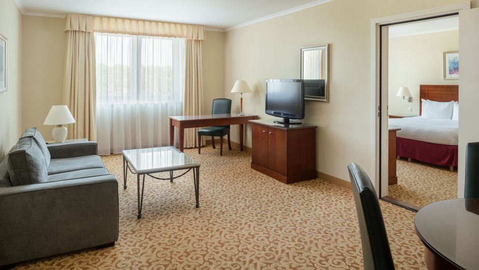 Paris Charles de Gaulle Airport Marriott Suite