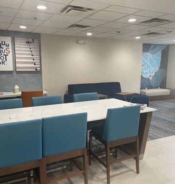 Holiday Inn Express Hotel & Suites