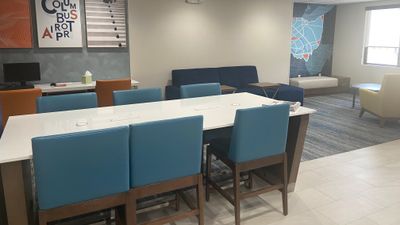 Holiday Inn Express Hotel & Suites
