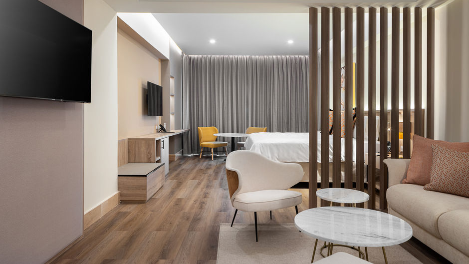 Holiday Inn Hotel Suite