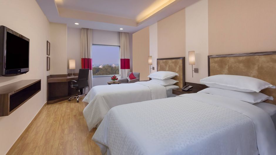 Four Points by Sheraton Vadodara Room