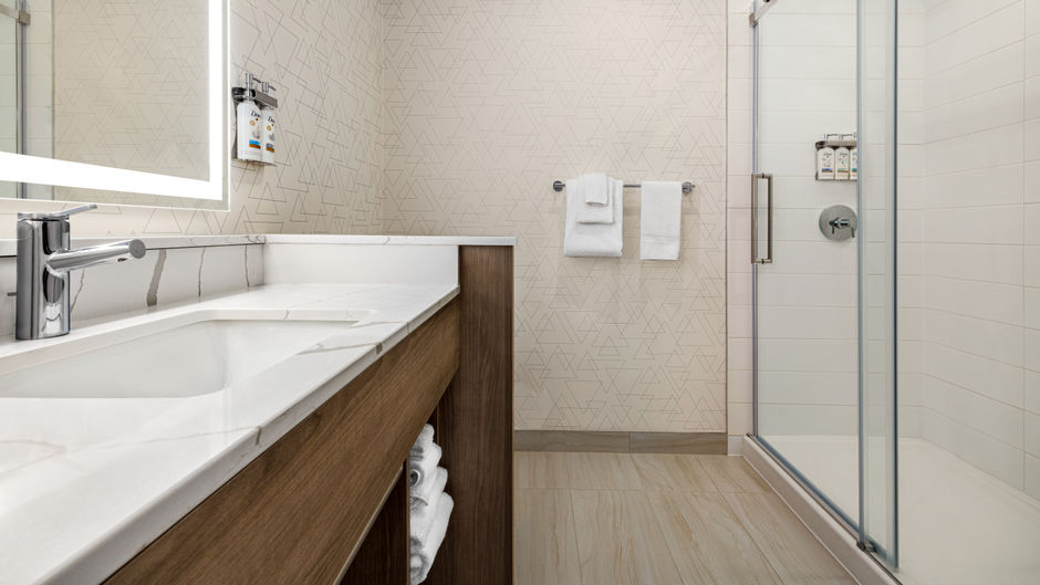 Holiday Inn Express Strathroy Room
