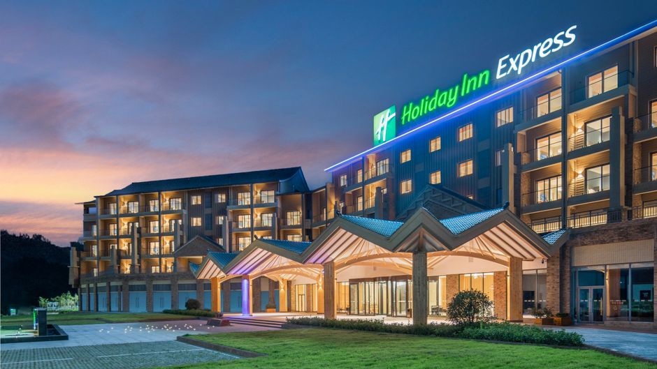 Holiday Inn Exp Wawu Mountain Exterior