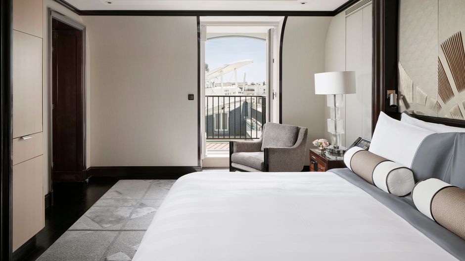 The Peninsula Paris Suite