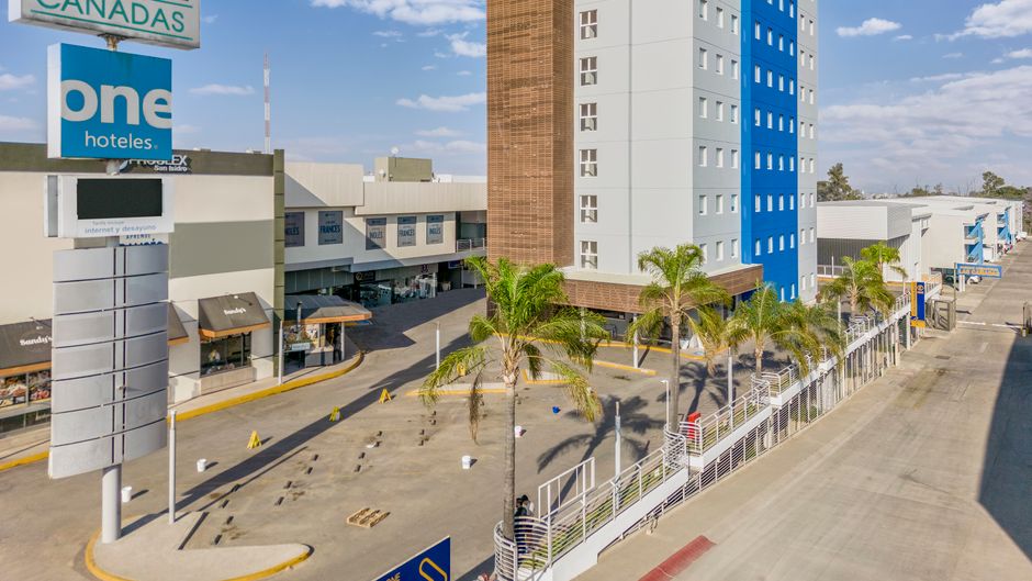 One Guadalajara Periferico Norte Exterior